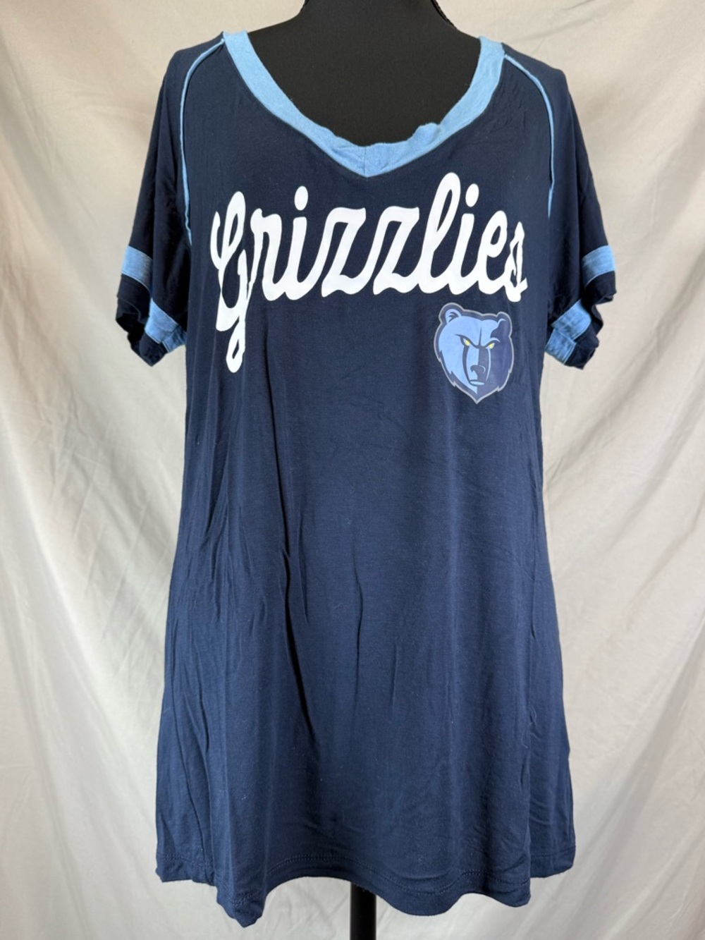 New Era Memphis Grizzlies V-Neck T-Shirt 🏀 Women's Medium